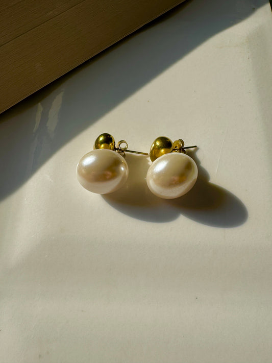 Pearl studs